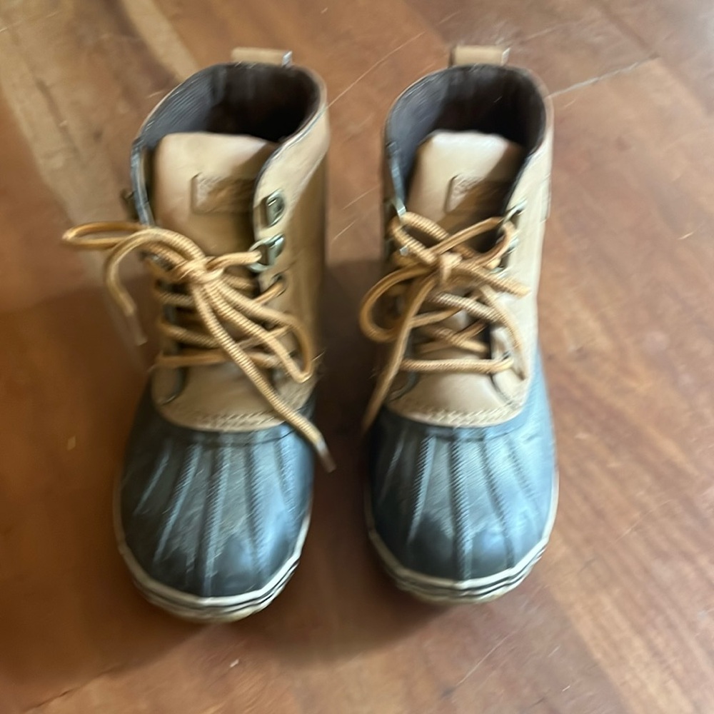 Sperry fall/winter boots.